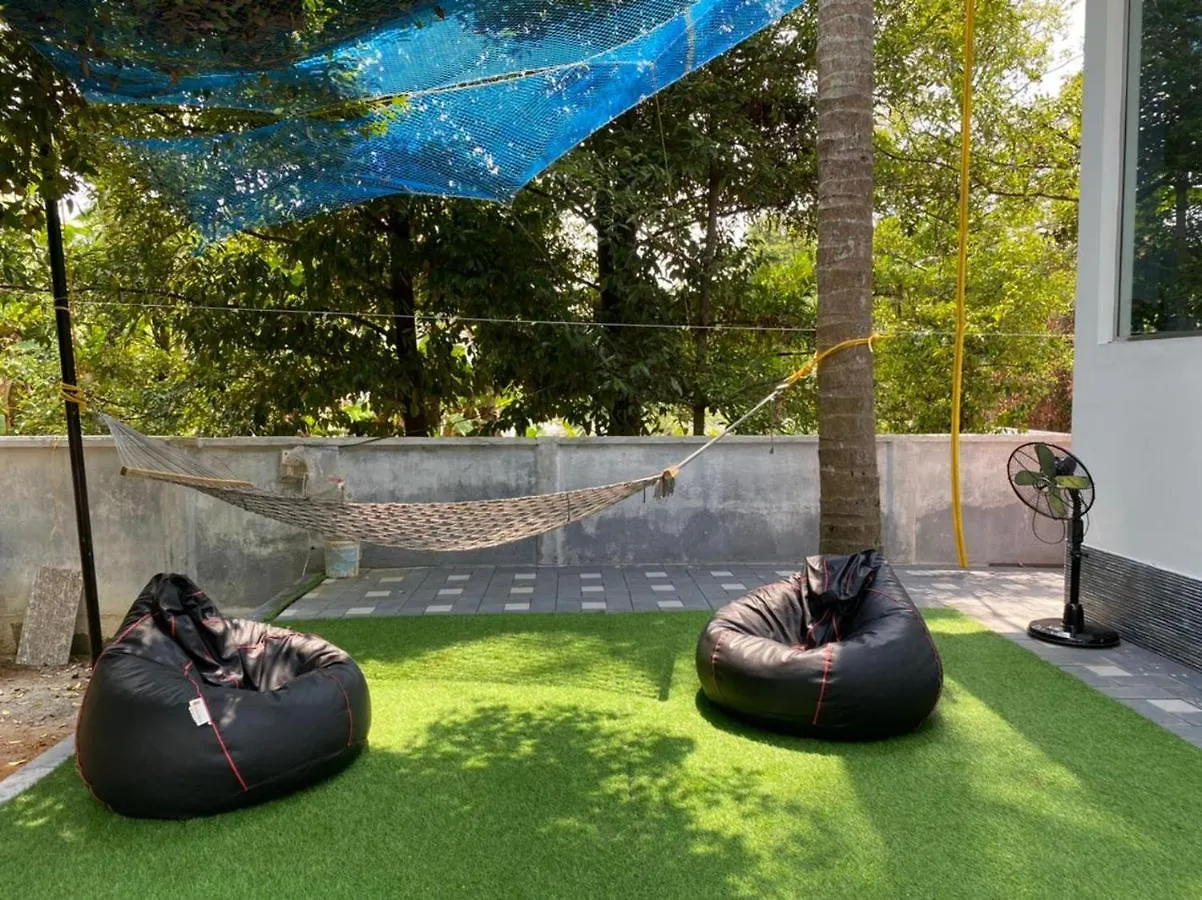 Holiday home Tiny Glass House Airport Villa Angamali